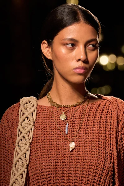 Look 10